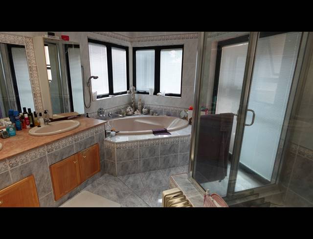 5 BEDROOM FREEHOLD FOR SALE IN SILVER LAKES GOLF ESTATE